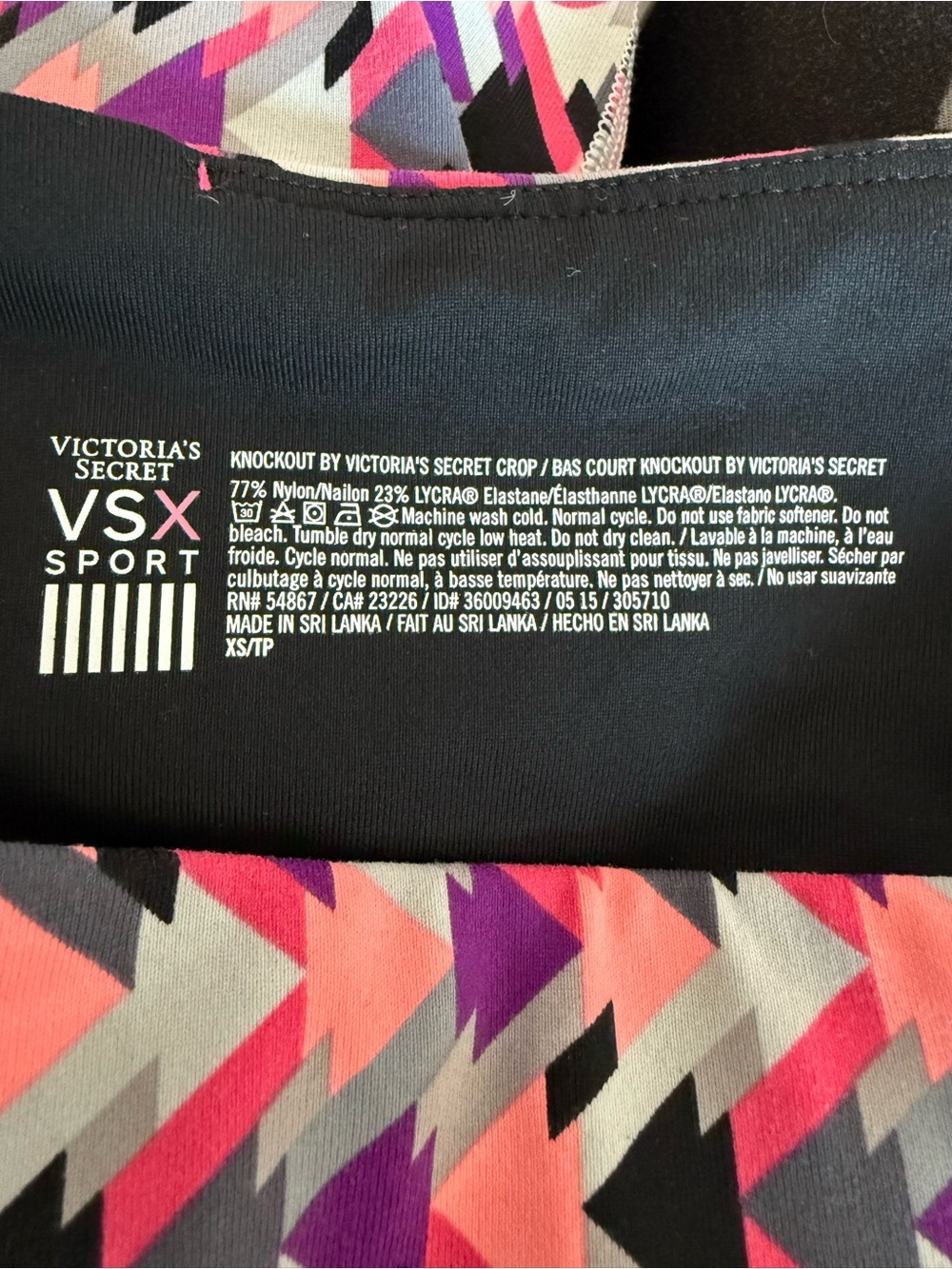 Victoria's Secret Pink Geometric Capri Leggings - Picture 4 of 5